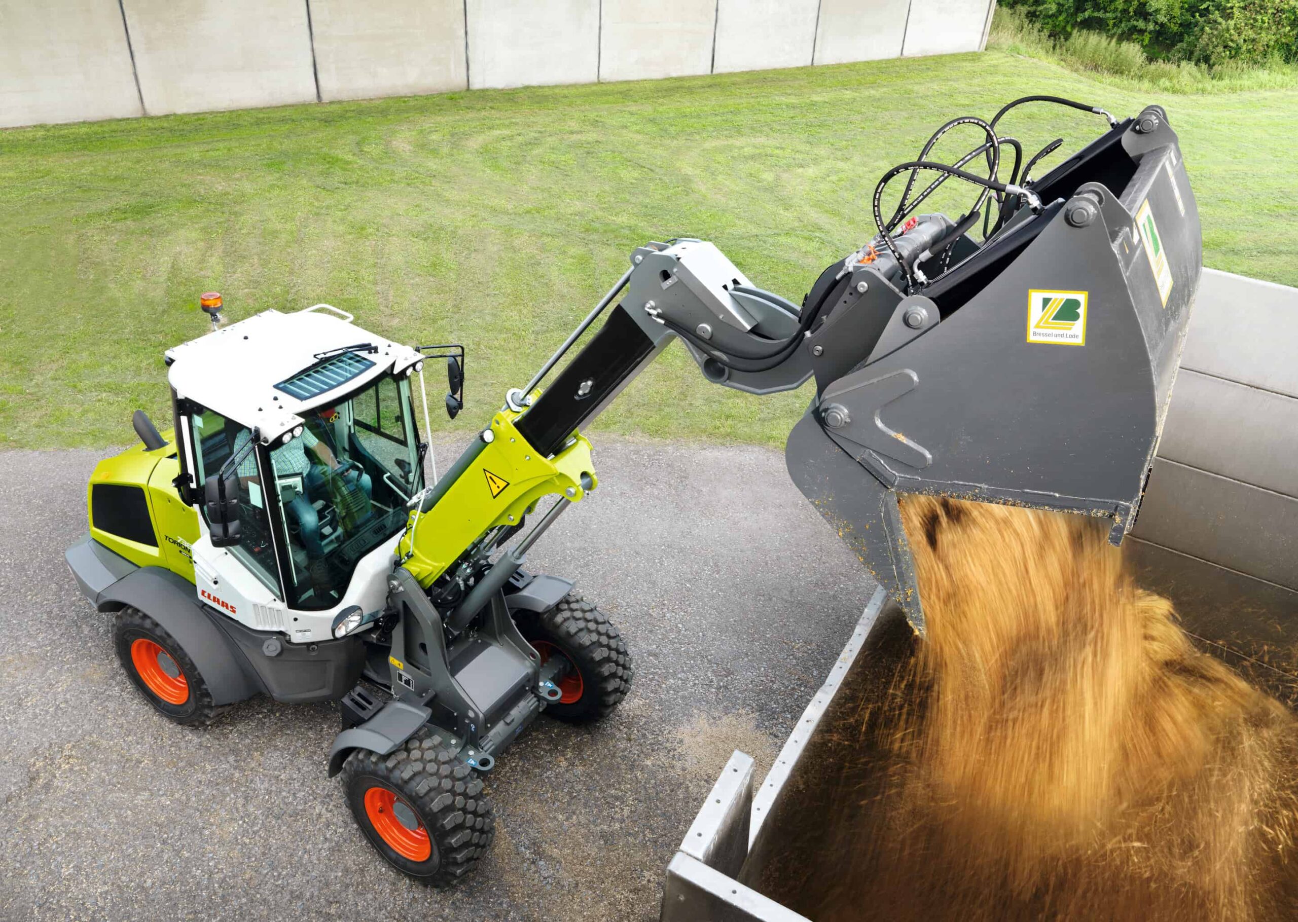 CLAAS adds high-tech telescopic wheel loader to the TORION model series