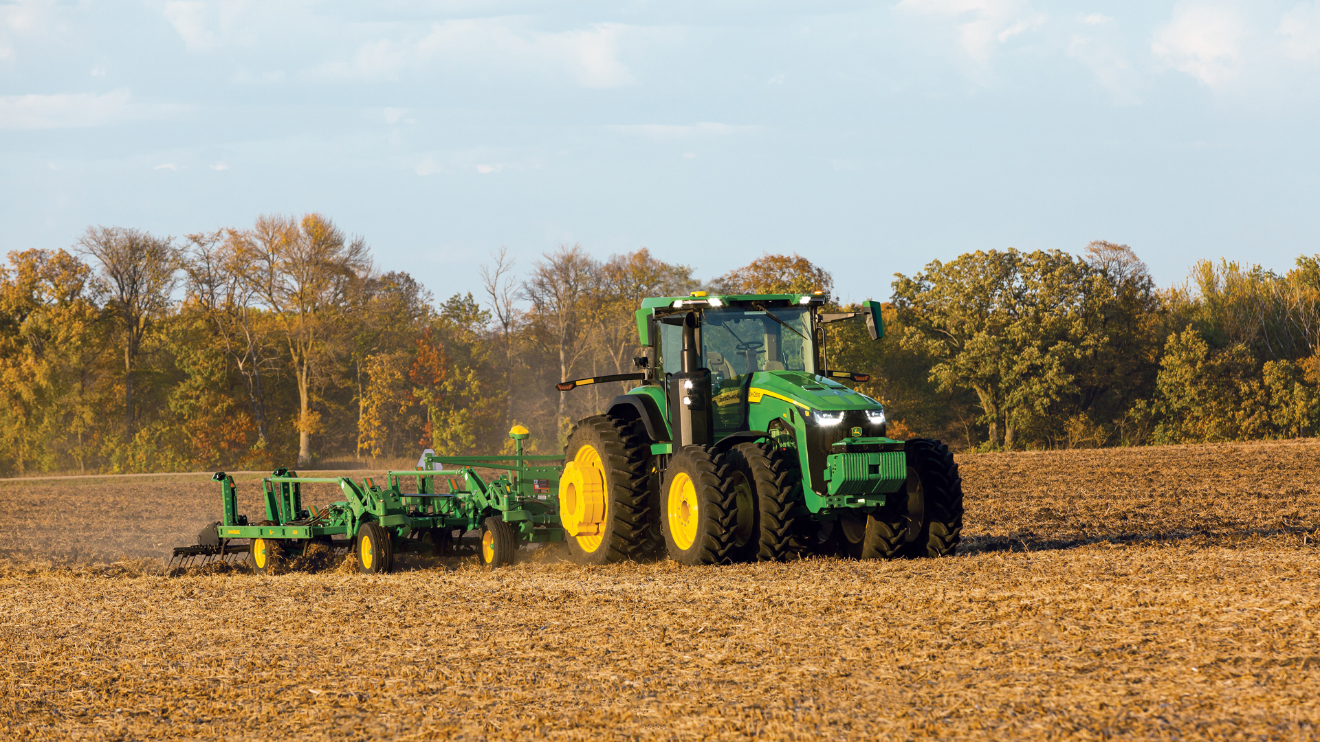 John Deere reveals fully autonomous tractor