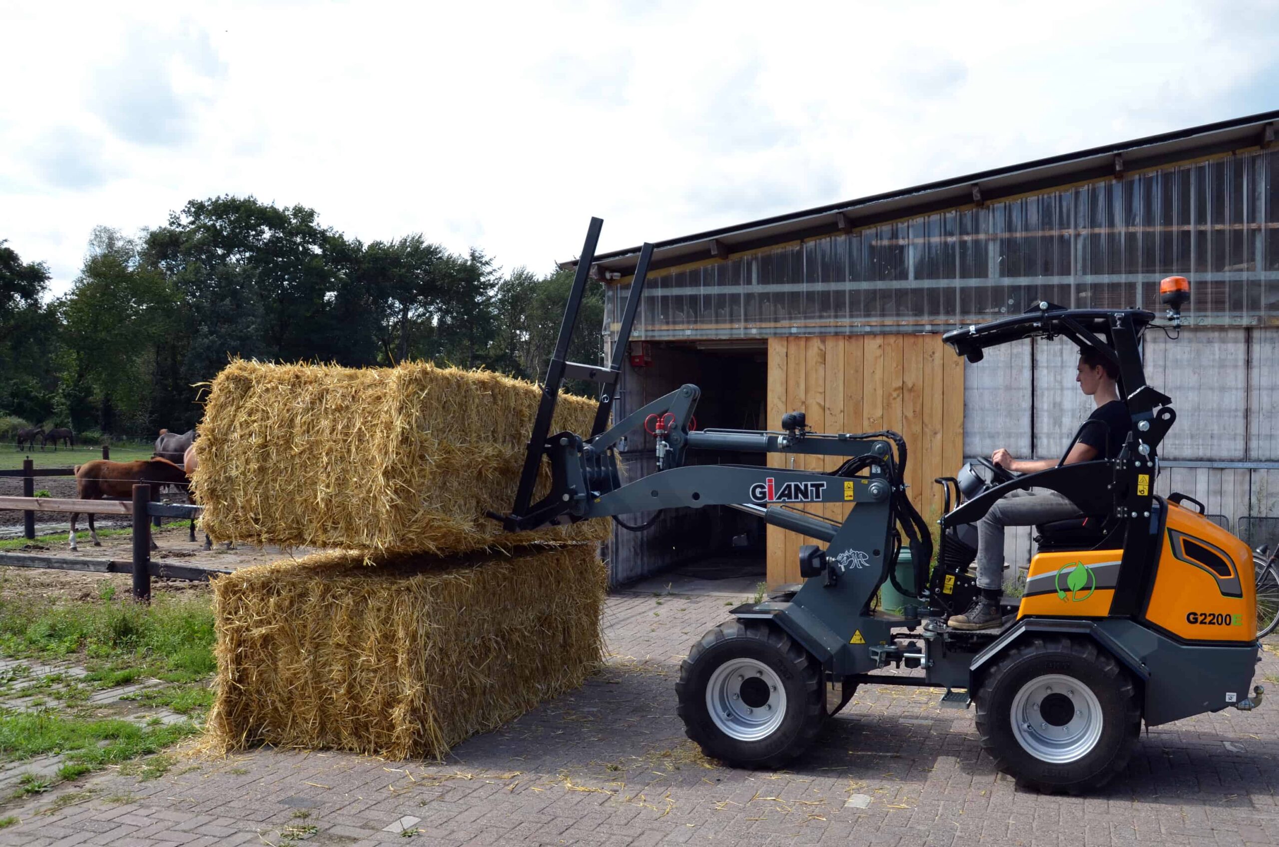 First electric loader from Tobroco-Giant