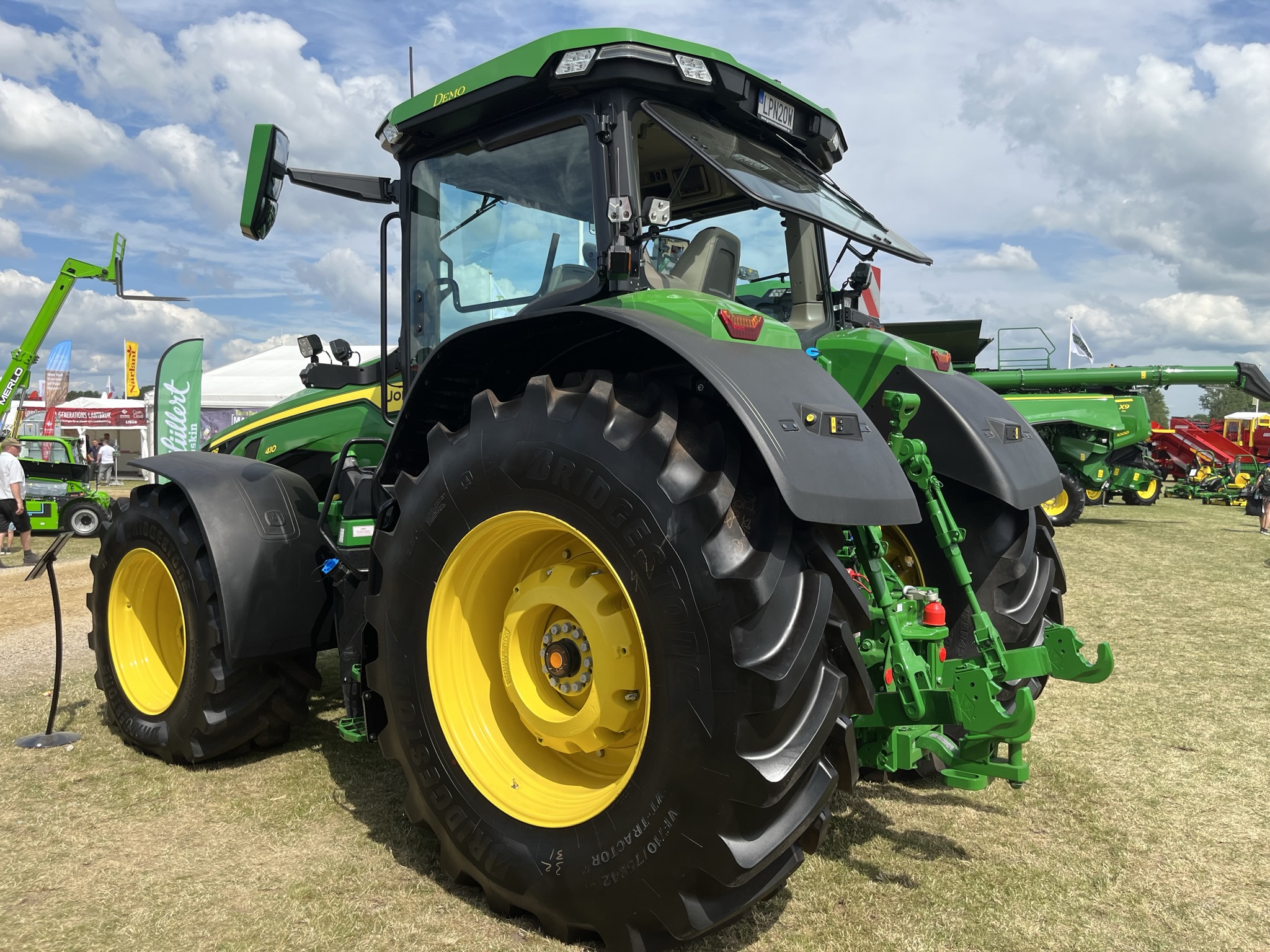 Bridgestone VT-TRACTOR turning in the right direction with John Deere