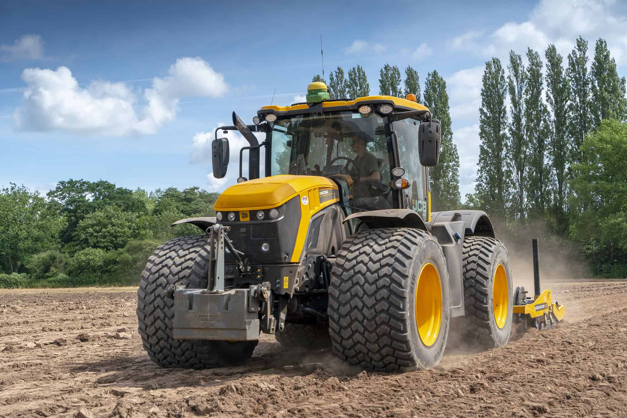 JCB Fastrac keeps turf grower’s sowing and mowing on track