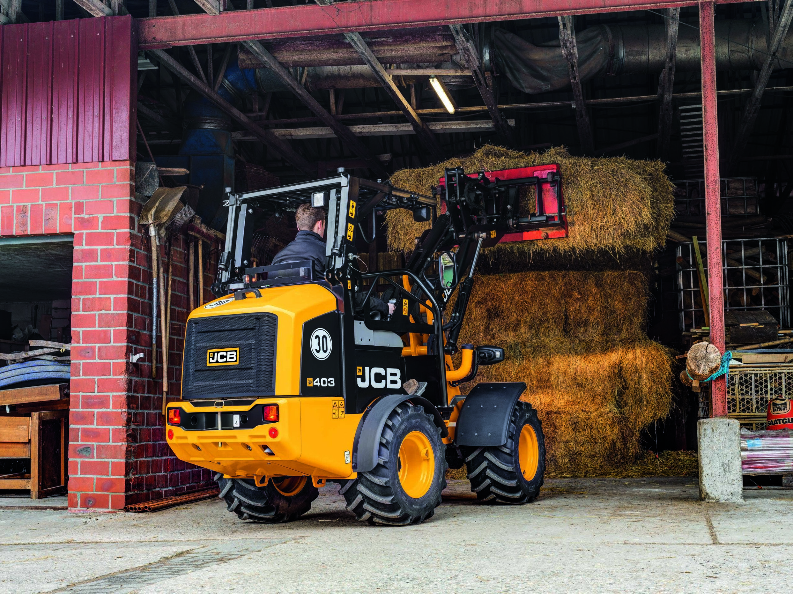 New features boost versatility of JCB’s compact 403 loader