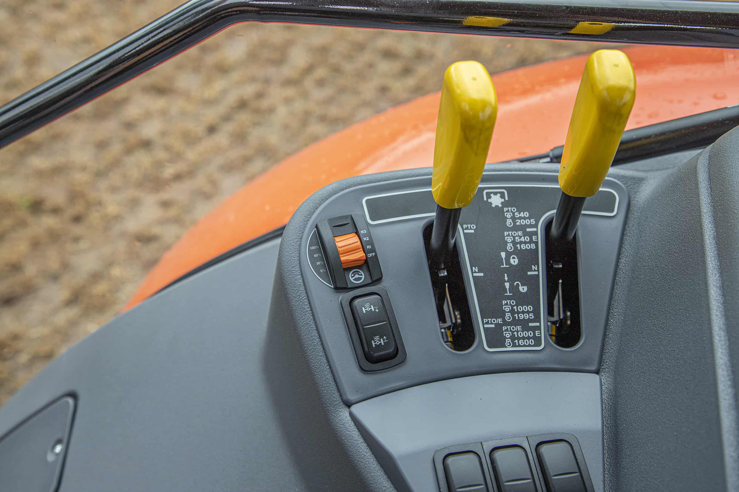 Kubota (UK) introduces third generation M7 tractors