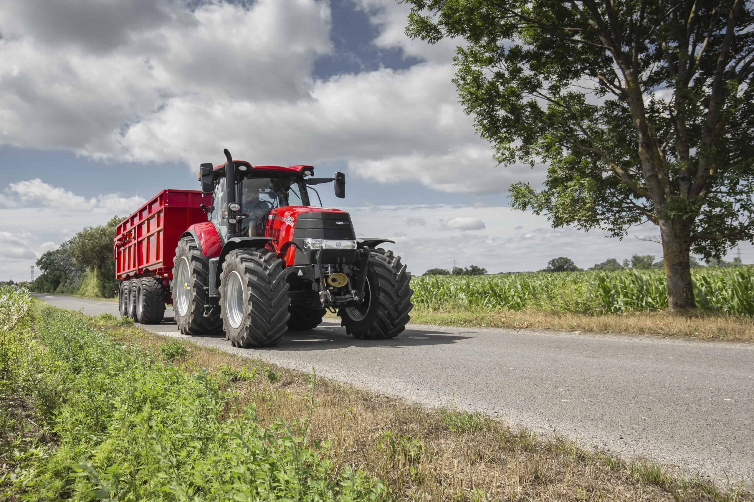New Stage V Puma 185-240hp tractors benefit from Hi-eSCR2 technology, extended service intervals and operation upgrades