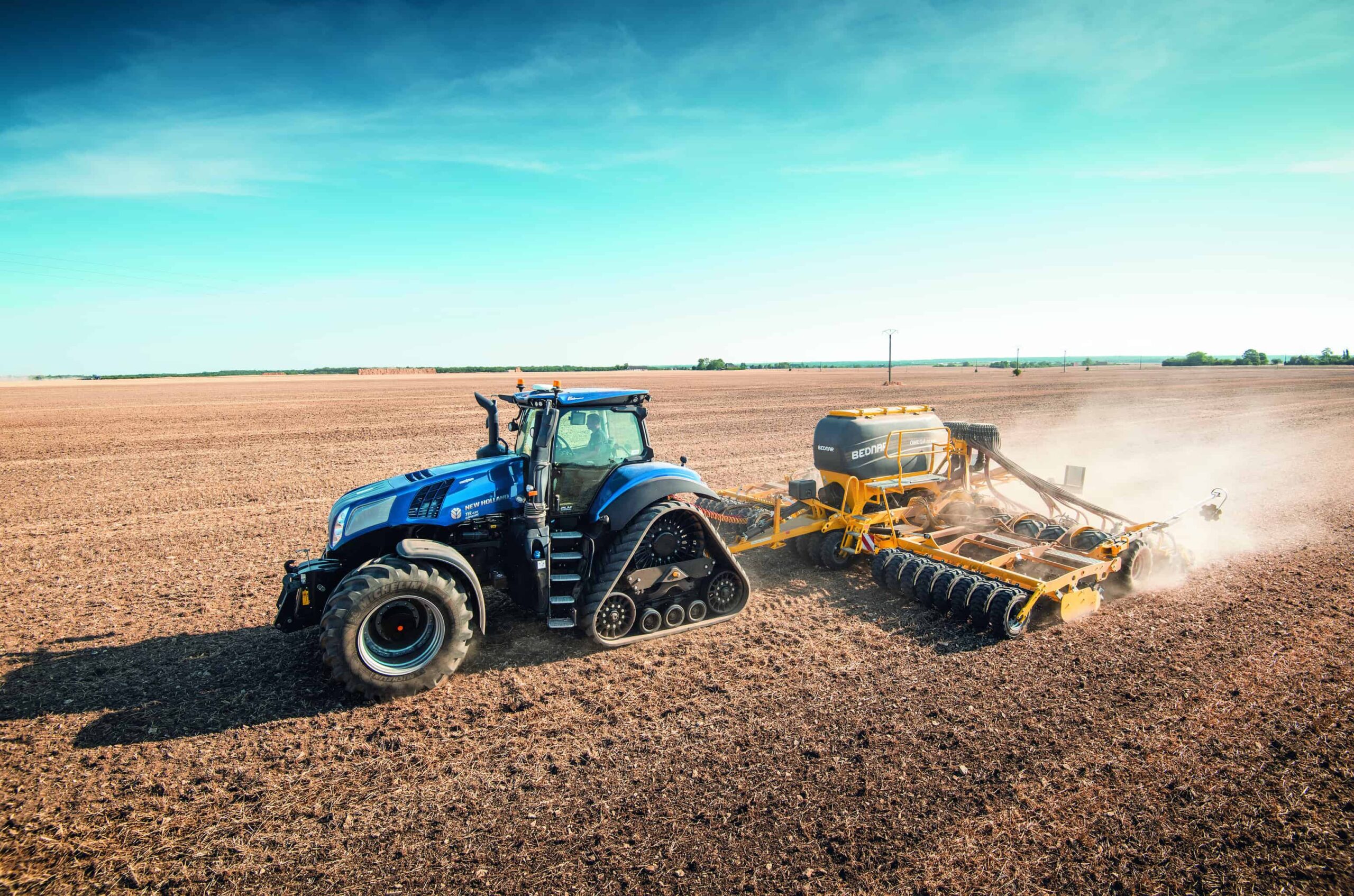 New Holland T8 GENESIS with PLM Intelligence, the productive combination of horsepower and digital power