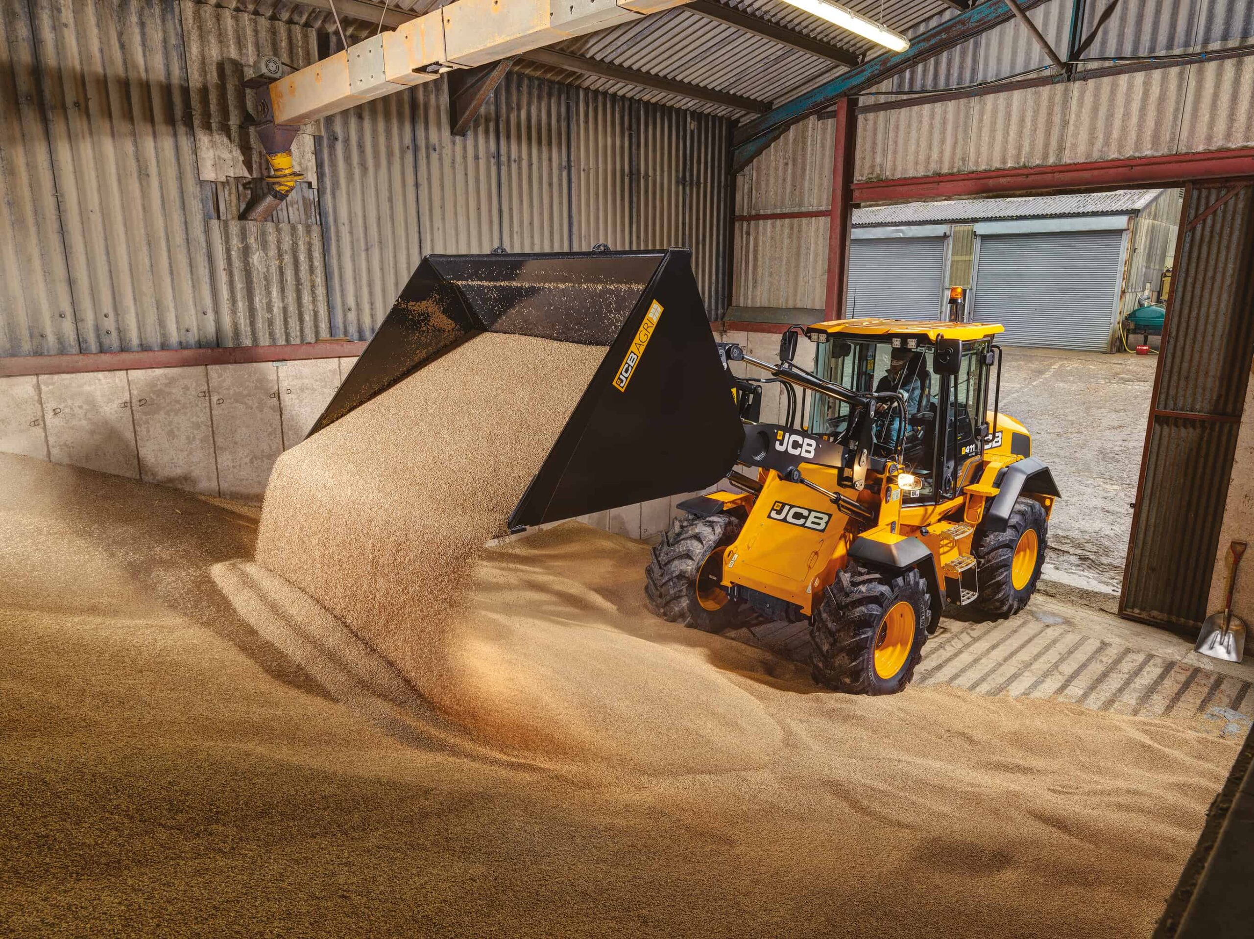 More power and refinement for JCB mid-range wheeled loaders
